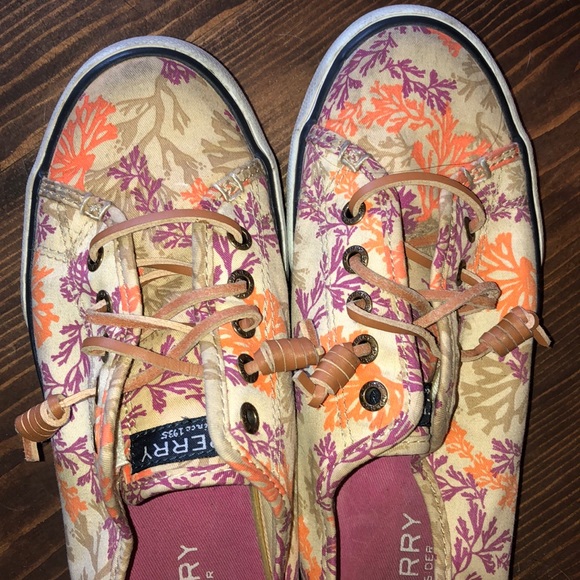 Sperry Tan Leaf Printed Top-Sider Boat Shoes - Picture 3 of 9